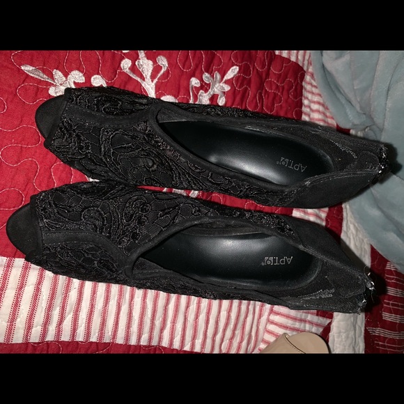 Black cover heels - Picture 1 of 3